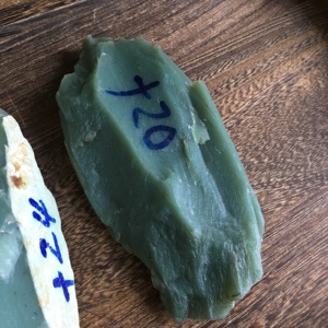 碧玉鸭蛋青原石