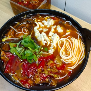 宝藏级别 重庆泡椒滑肉米线爆辣超火鸡面非李米线铁锅哥代购总店