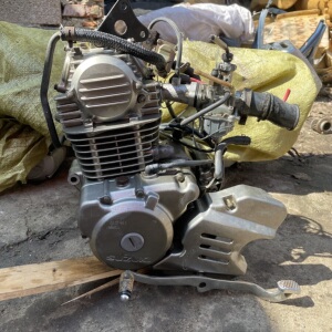 二手原装铃木摩托车发动机gt125cc骏驰国三总成配件成色好
