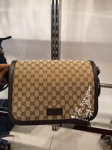正品专柜代购gucci古驰男包棕色经典老花双g信封斜挎包休闲邮差包