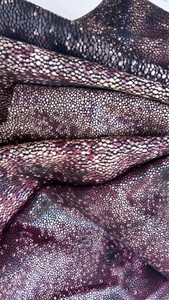 真皮皮料羊皮葡萄紫红黑色印花珍珠鱼纹布料鞋包服装设计装饰面料