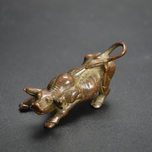 实心黄铜牛摆件古玩华尔街牛小摆件茶宠文房把玩摆设铜器工艺品