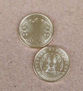 哈萨克斯坦1坚戈纪念币 硬币 直径约15mm 年份随机 亚洲钱币