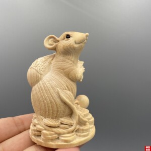 小叶黄杨木雕刻元宝钱袋老鼠手把件卡通可爱实木动物生肖鼠摆件