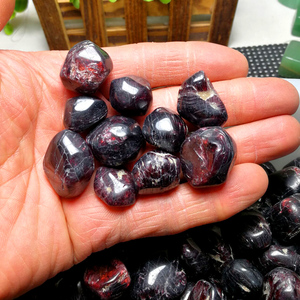 天然酒红色石榴石单晶体裸石 长20~30毫米100克j价