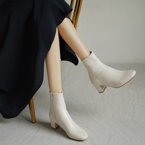 白靴子女粗跟秋冬款低跟法式羊皮高跟鞋小圆头棕色及踝瘦瘦靴短靴