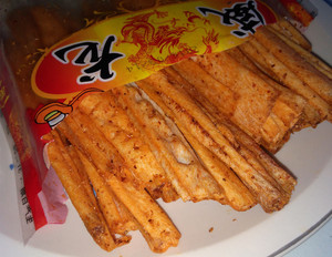 湖南辣条威龙香辣片双峰特产片麻辣条豆皮零食小吃豆腐皮重咸味