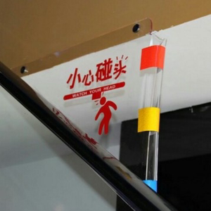 小心碰头电梯自动扶梯防碰头亚克力警示牌小心撞头温馨提示三角牌