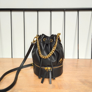 manu 马努土耳其箭头水桶包时尚抽绳真皮女包褶皱单肩斜挎包包