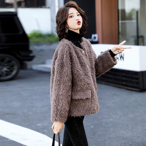 羊羔毛外套女秋冬新款宽松皮毛一体短款无领上衣小个子加厚羊剪绒