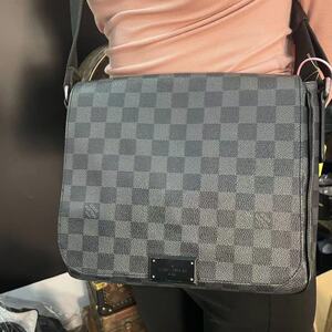 【ruka中古二手包包】lv 路易威登 男士全皮黑色棋盘格斜挎包