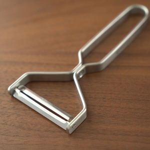 日本制进口吉田手工业设计室 不锈钢削皮刀水果刮皮刀器厨房家用