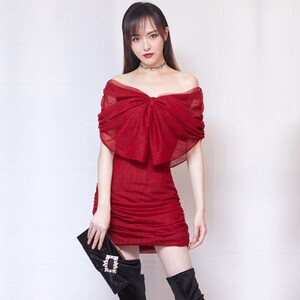 代购2021唐嫣明星同款红色一字领蝴蝶结包臀连衣裙新娘敬酒服礼服