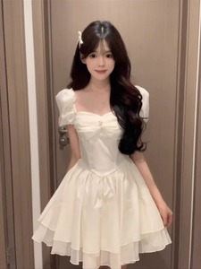 法式甜美白色泡泡袖连衣裙子女夏季气质公主蓬蓬裙收腰小个子短裙