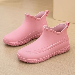日本春夏季女士耐磨晴雨鞋柔软时尚外穿防水防滑鞋女短筒雨靴胶鞋
