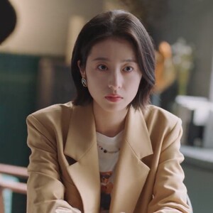 我在他乡挺好的周雨彤乔夕辰同款卡其色西装外套女宽松休闲小西服