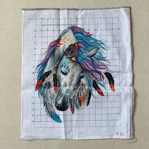 纯手工十字绣成品马到成功一匹马马头插羽毛的马客厅玄关小幅挂画