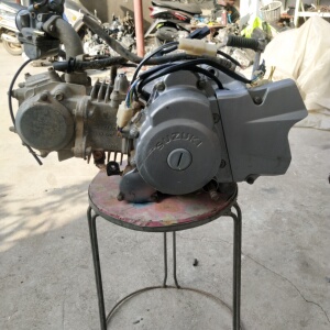 二手轻骑铃木赛驰qs110欧二发动机总成 金城铃木天润110通用