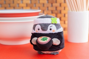 现货日本正版代购 正能量小企鹅 博多拉面屋手信礼物玩偶公仔毛绒