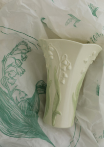 MUSe Garden 原厂原标 L家经典喇叭口象牙奶油瓷手绘浮雕铃兰花瓶