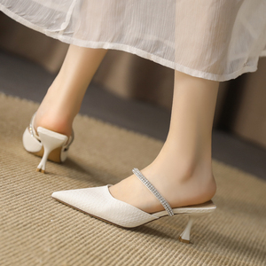 法式白色水钻高跟包头半拖鞋女外穿2022年新款尖头细跟半托凉鞋夏