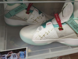 郭艾伦全系列aj篮球鞋,可签名郭艾伦.现签需要排队等.