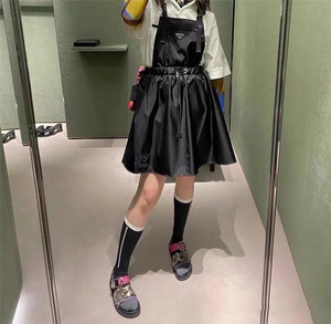 prada/普拉达21早春款女士裙子机能风三角logo尼龙背带裙连衣裙女