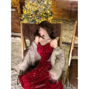 性感亮片氛围感吊带连衣裙女装春秋气质高级感红色新年宴会礼服裙
