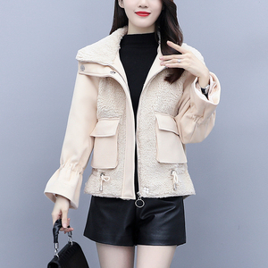 大码羊羔绒外套女冬短款加厚小个子搭配时尚显瘦洋气翻领别致上衣
