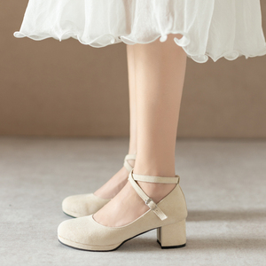 配短裙,巨性感!圆头中跟高跟鞋少女粗跟单鞋配裙子玛丽珍女鞋