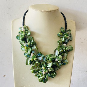 原创设计天然珍珠贝母清新绿色贝壳七朵花项链时尚短款花卉毛衣链