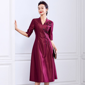 妈妈礼服2021年秋冬新款婚宴主持人结婚新娘敬酒高贵喜婆婆连衣裙