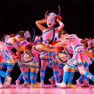 小荷风采牛角尖尖彝族舞蹈服表演服牛角道具少儿少数民族演出服