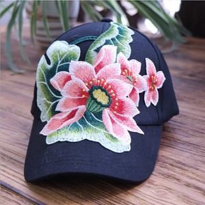 绣荷花帽子