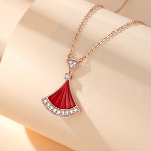 小扇子项链扇形18k金玫瑰金小裙子锁骨链女彩金吊坠钻石套链礼物