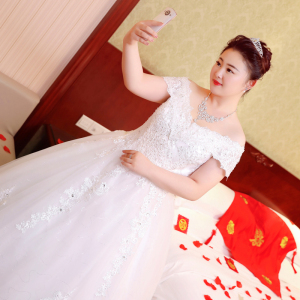 婚纱秋冬2021新款胖mm新娘一字肩重工显瘦拖尾大码200斤加肥加大