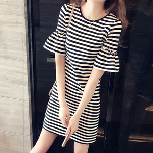 潮牌黑白条纹短袖连衣裙女2024夏季韩版喇叭袖中长款修身显瘦裙子