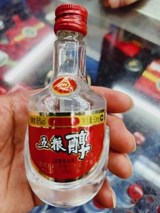 四川宜宾五粮醇50ml 浓香型 白酒 酒板 收藏小酒样澳门代采购