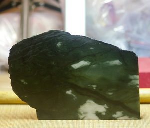 墨翡翠原石拍卖