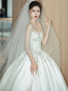 抹胸缎面婚纱新娘2024新款韩式主纱高级质感在逃公主小个子长拖尾