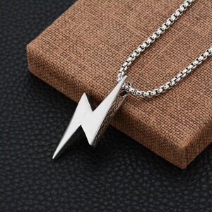 欧美光面闪电街舞嘻哈项链挂饰vlone藤原浩闪电联名项链钛钢项链