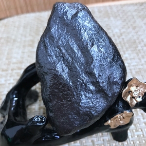新疆阜康五彩湾咖色硅化铁碳质石陨石天然原石手把件挂件吊坠料92