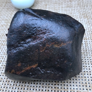 天宝石新疆哈密巴里坤陨落区精品黑天宝黑金刚石铁陨石原石摆件