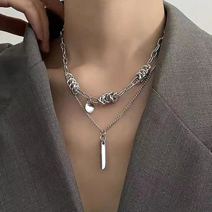 银饰男生戴的项链