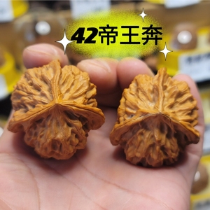 42帝王三棱异形文玩核桃龙纹狮子头奔天然手盘球手疗按摩手把手球