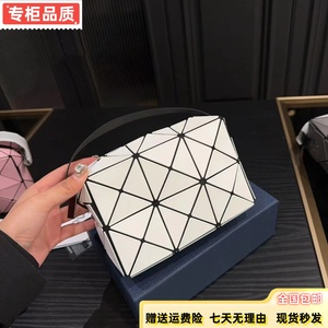 日本2024新款三家丘比特小方盒几何菱格包斜跨包男女款迷你小方包