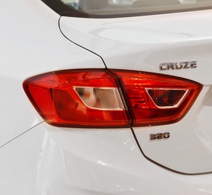 17科鲁兹后尾灯