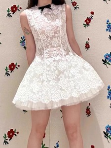 无袖背心白色镂空蕾丝连衣裙春装女款礼服裙2024年新款公主蓬蓬裙