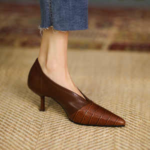 尖头奶奶鞋细跟