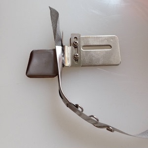 同步缝纫机包边器